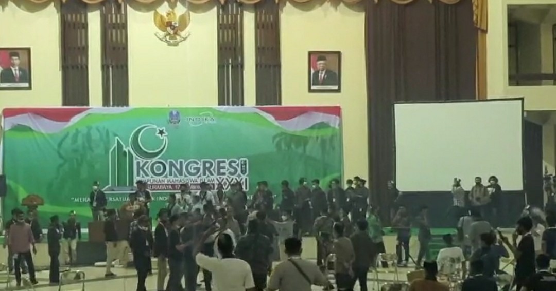 Kongres HMI di Surabaya Ricuh, Peserta Saling Lempar Kursi