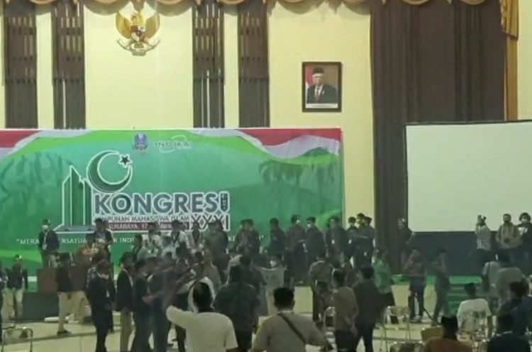 Kongres HMI di Surabaya Ricuh, Peserta Saling Lempar Kursi