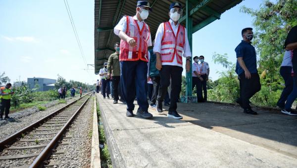 Menhub Pastikan Reaktivasi Stasiun Pondok Rajeg Tetap Berjalan