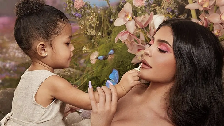 Parenting Teladan ala Kylie Jenner