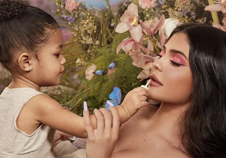 Parenting Teladan ala Kylie Jenner
