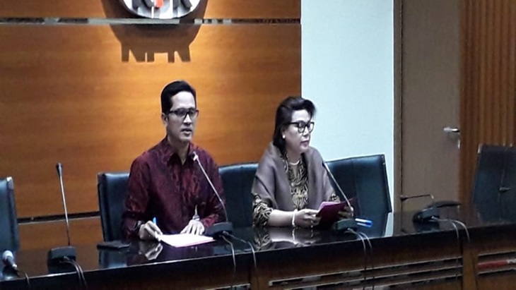 Jubir KPK Febri Diansyah dan Wakil Ketua KPK Basaria Panjaitan (Foto: MP/Ponco Sulaksono)