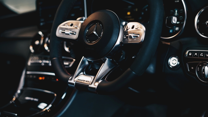 Di 2019 Mercedes melakukan investigasi dari laporan permasalaah eCall. (Foto: Unsplash/ambitious creative co rick barrett)