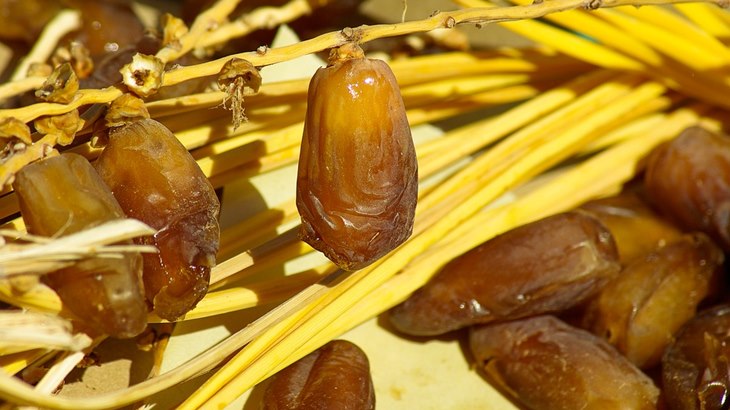 Bunda, Tingkatkan Kualitas ASI di Bulan Puasa dengan Kurma 