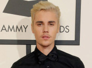 Justin Bieber Ultah, Selena Gomez Kasih Hadiah Foto Ciuman?
