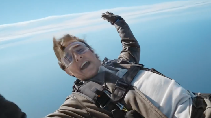‘Top Gun: Maverick’ Sukses Besar, Tom Cruise Ucapkan Terima Kasih sembari Terjun Bebas