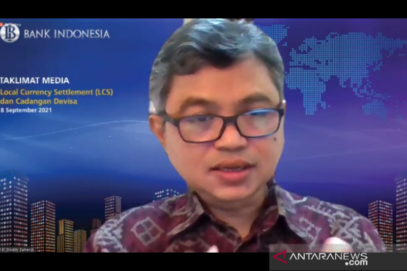 Direktur Eksekutif Kepala Departemen Internasional Bank Indonesia (BI) Doddy Zulverdi dalam taklimat media secara daring di Jakarta, Rabu (8/9/2021). ANTARA/Agatha Olivia