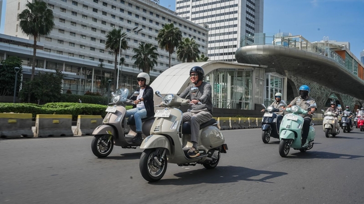 Pencinta Vespa Sebarkan Keseruan di Vespa GTS Riding Experience