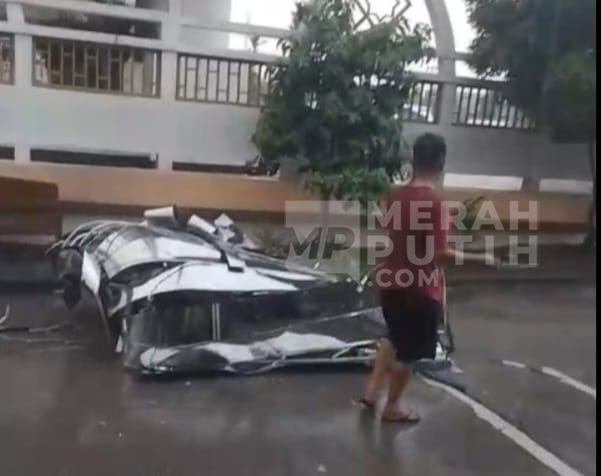 Kubah Masjid Agung Sukoharjo Patah Diterjang Angin Ribut