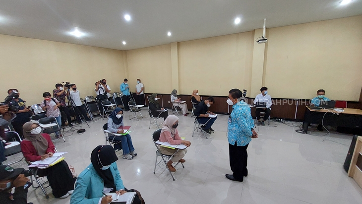 UNS Kuliah Tatap Muka Perdana, Mahasiswa Wajib Tunjukkan Bukti Izin Orang Tua