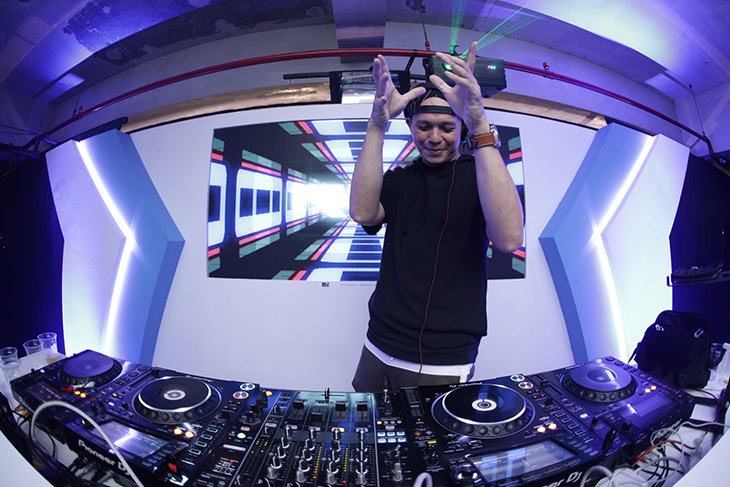 Ramuan Musik DJ Riri Larutkan Partygoers dalam ICEperience Destination Unknown