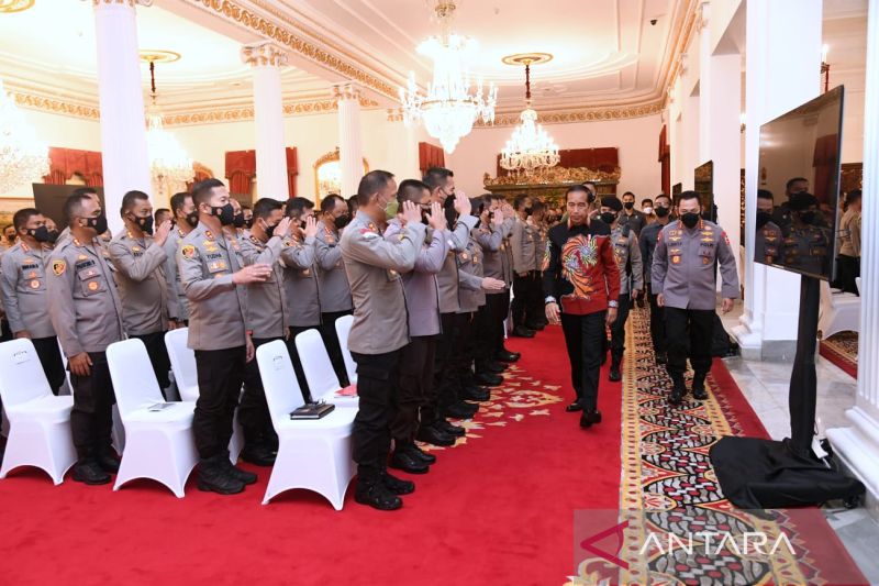 Bangun Kembali Kepercayaan, Mahfud Ingatkan Polisi Hilangkan Friksi Internal
