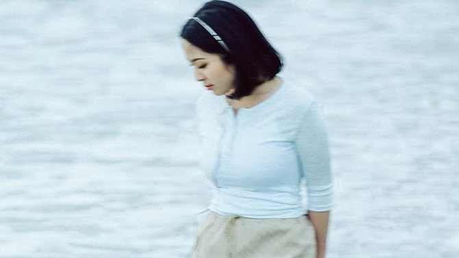 Bernadya Rilis 'Rabun Jauh', Lagu tentang Harapan yang Tak Terwujud di Tengah Keramaian