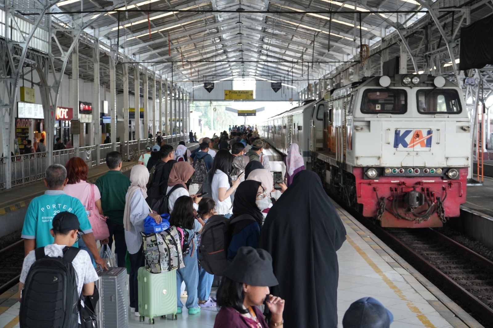 Libur Panjang HUT Ke-80 RI, Stasiun Pasar Senen Jadi yang Terpadat untuk Mobilitas Penumpang Kereta Jarak Jauh