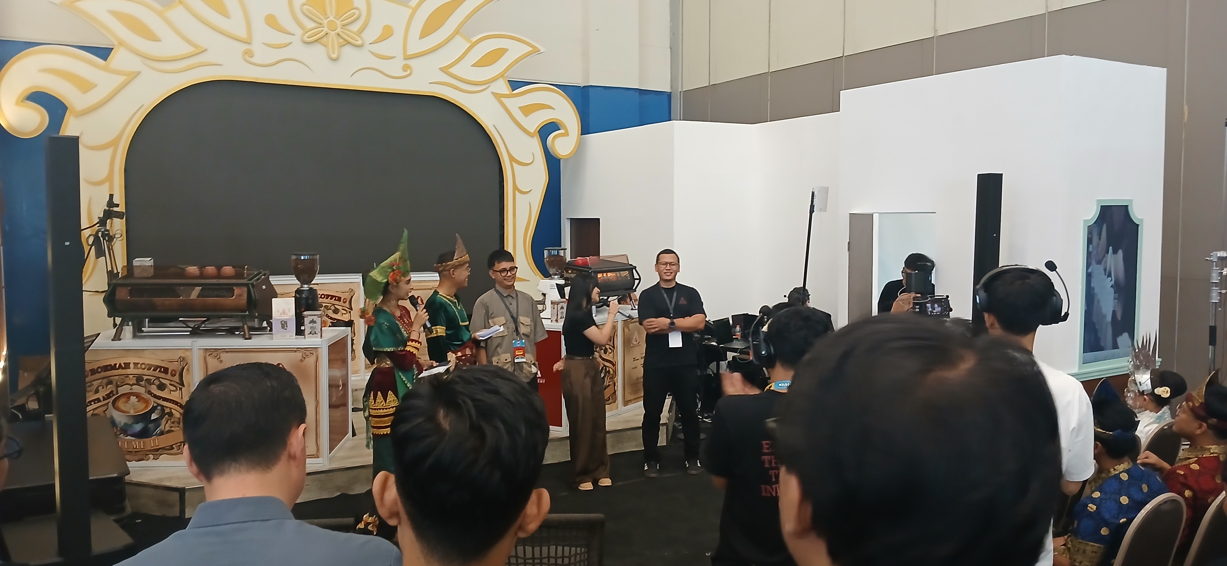 Latte Art Competition Vol II Garapan Roemah Koffie, Bukan Sekadar Hias Kopi