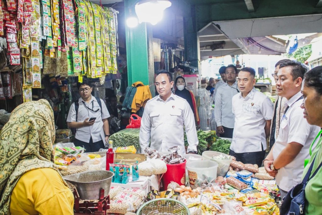 Bareskrim Sidak Pasar Kramat Jati, Harga Minyak Goreng Capai Rp 210 Ribu