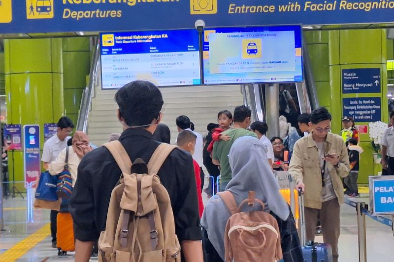 Ada Perayaan HUT TNI, 26 Perjalanan KA Jarak Jauh Berhenti di Stasiun Jatinegara