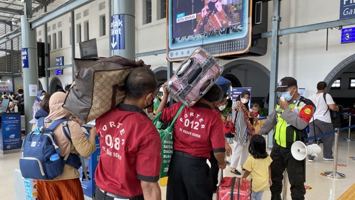 Tiket Kereta Api Lebaran Hari Ini Ludes Terjual