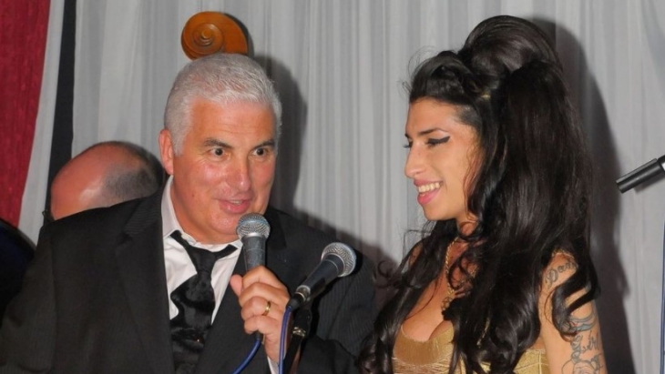 Pembuatan Biopik Amy Winehouse Tak Diizinkan Ayahnya