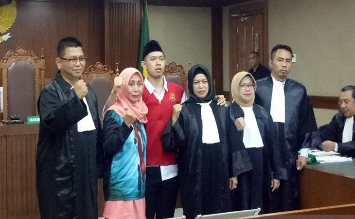 Demonstran Pembawa Bendera Merah Putih Dituntut Penjara Empat Bulan