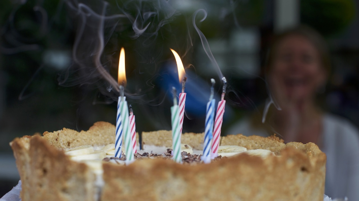 Tiup Lilin: Tradisi Ulang Tahun Paling Dinanti, Namun Berpotensi Tebar Bakteri