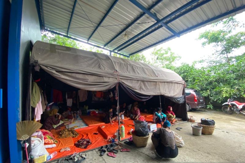 Tanah Gerak Tegal Masih Aktif, Paksa 2 Ribu Orang Mengungsi Termasuk Ratusan Lansia Rentan