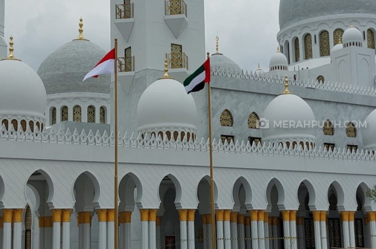 Jokowi Resmikan Masjid Sheikh Al Zayed di Solo