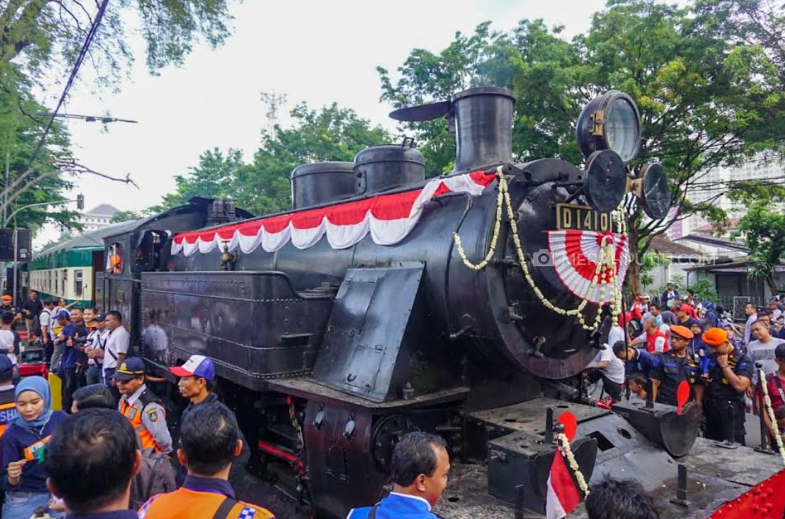 Kereta Uap Kuno 'Djoko Kendil' Hidup Kembali