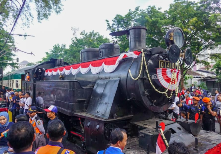 Kereta Uap Kuno 'Djoko Kendil' Hidup Kembali