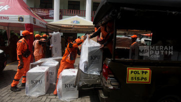 Aktivitas Distribusi Logistik Pilkada Serentak 2024 di Jakarta