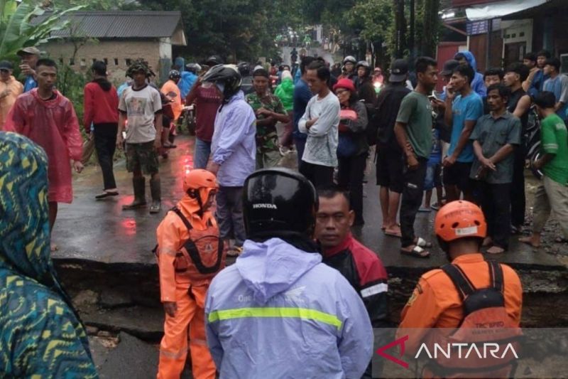 Jembatan Tajur Hanyut Terbawa Arus, Bupati Bogor Instruksikan Pakai Bailey Dulu