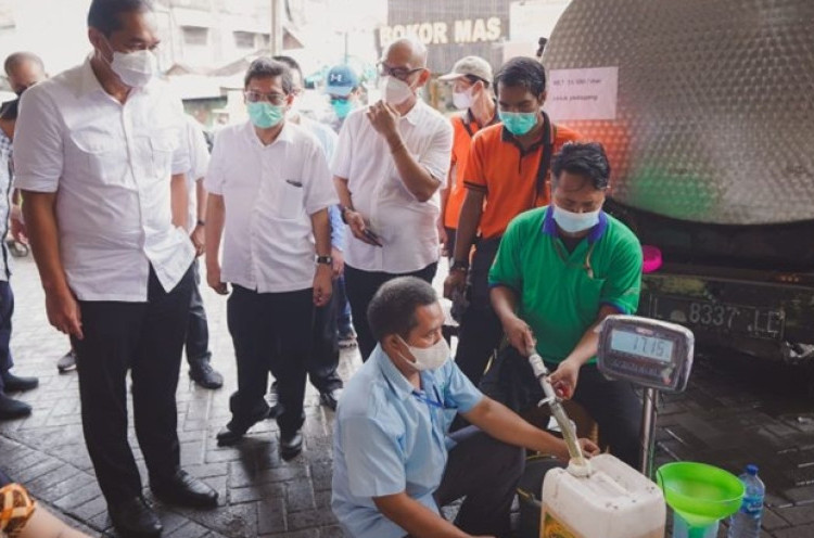 Operasi Pasar di Bandung, Mendag Lutfi Pasok 23 ribu Liter Minyak Goreng