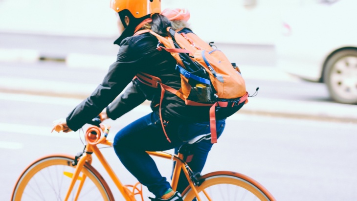 Hobi Gowes? Ketahui Isyarat Tangan saat Bersepeda di Jalan Raya