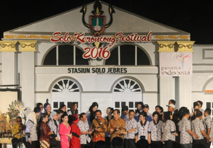 Duet Bareng Yati Pesek, Waldjinah Bawakan Lagu ini di SKF 2017