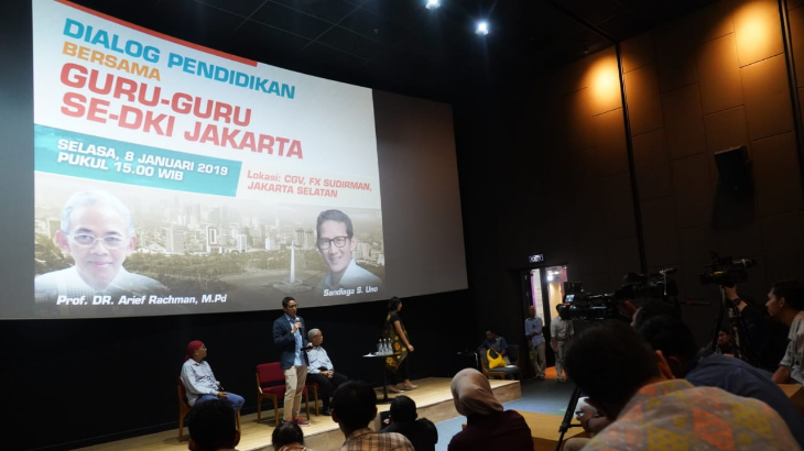Cawapres Sandiaga Uno menghadiri diskusi tentang pendidikan yang diselenggarakan di Mal FX Sudirman, Jakarta. Dalam diskusi tersebut Sandiaga menyoroti tentang biaya pendidikan di Tanah Air yang tinggi