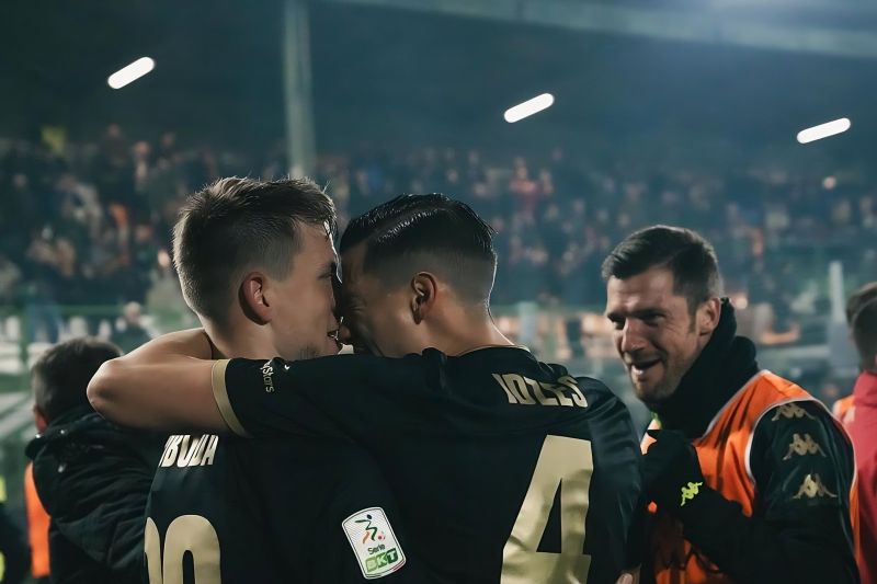 Tampil Penuh, Jay Idzes Gagal Antar Venezia Berjaya di Markas Como