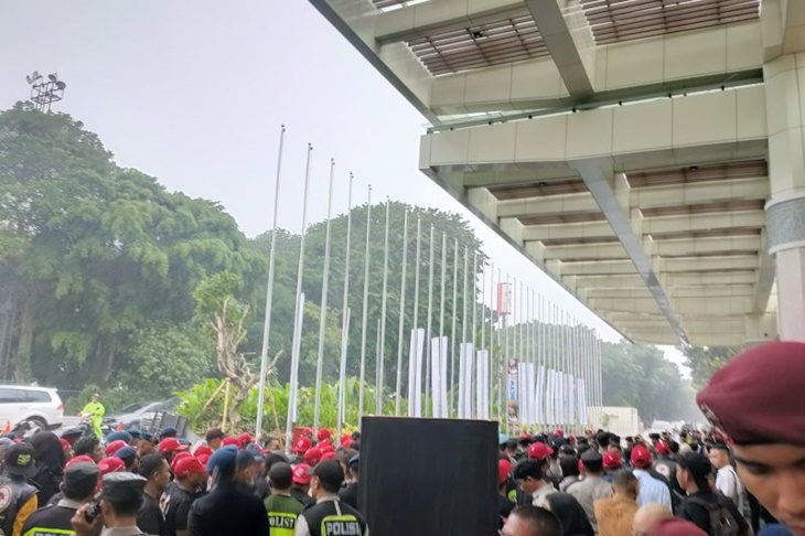 JCC Senayan Diguyur Hujan Jelang Debat Cawapres