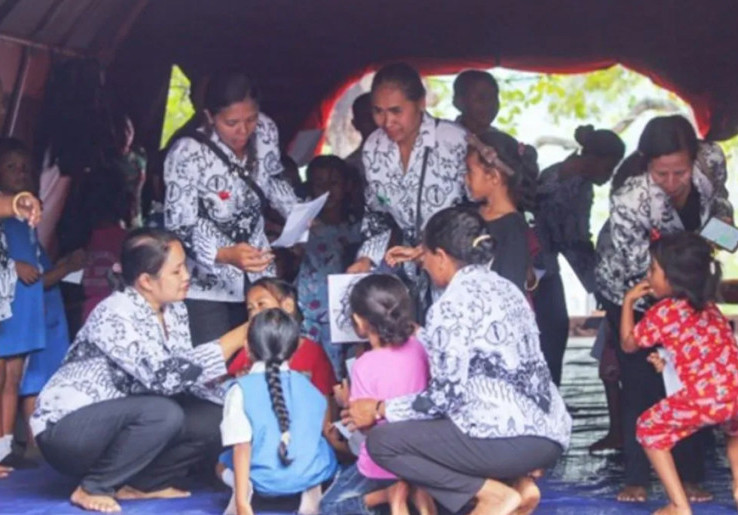 Hari Guru Nasional, Korban Erupsi Gunung Lewotobi Gelar Peringatan di Pengungsian