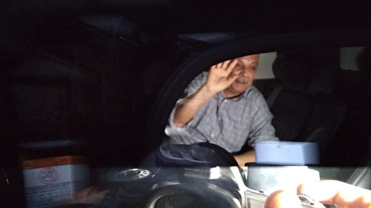 Direktur Utama PT PLN (Persero) 2016-2018 Sofyan Basir saat keluar dari Rutan Cabang KPK yang berlokasi di Gedung Merah Putih KPK, Jakarta, Senin (4/11/2019). (ANTARA/Benardy Ferdiansyah)