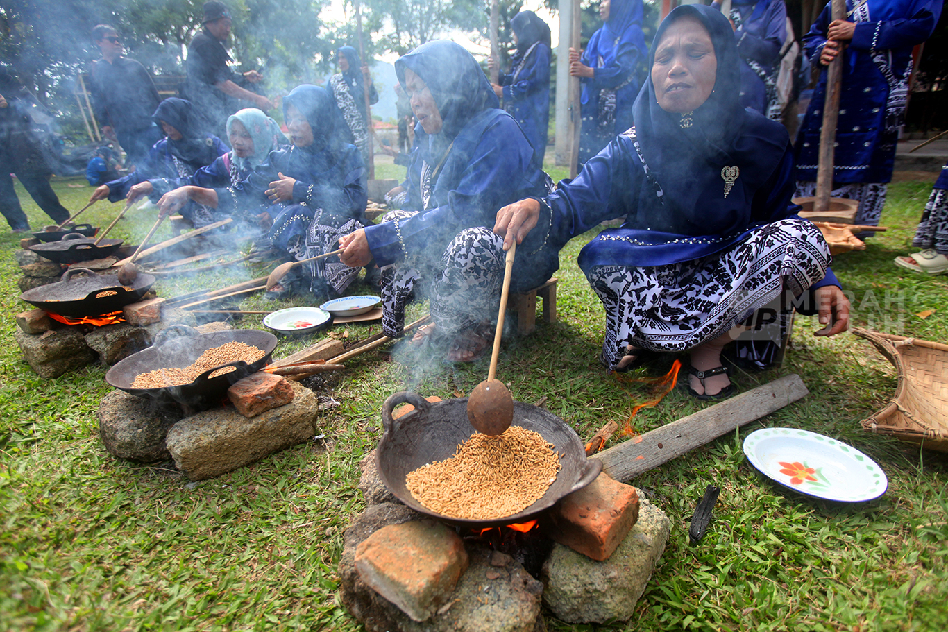 Tradisi Manumbuk Ampiang: Kiprah Mak-mak Talang Babungo dalam Melestarikan Cita Rasa Minangkabau