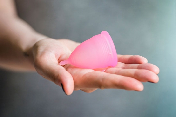 Pria ini Menemukan Menstrual Cup sang Istri. Apa yang Ia Lakukan dengannya di Luar Dugaan