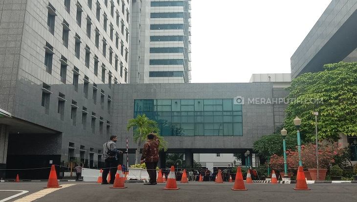 Bentrok di Medan Merdeka Selatan, Massa Merangsek ke Kantor Anies