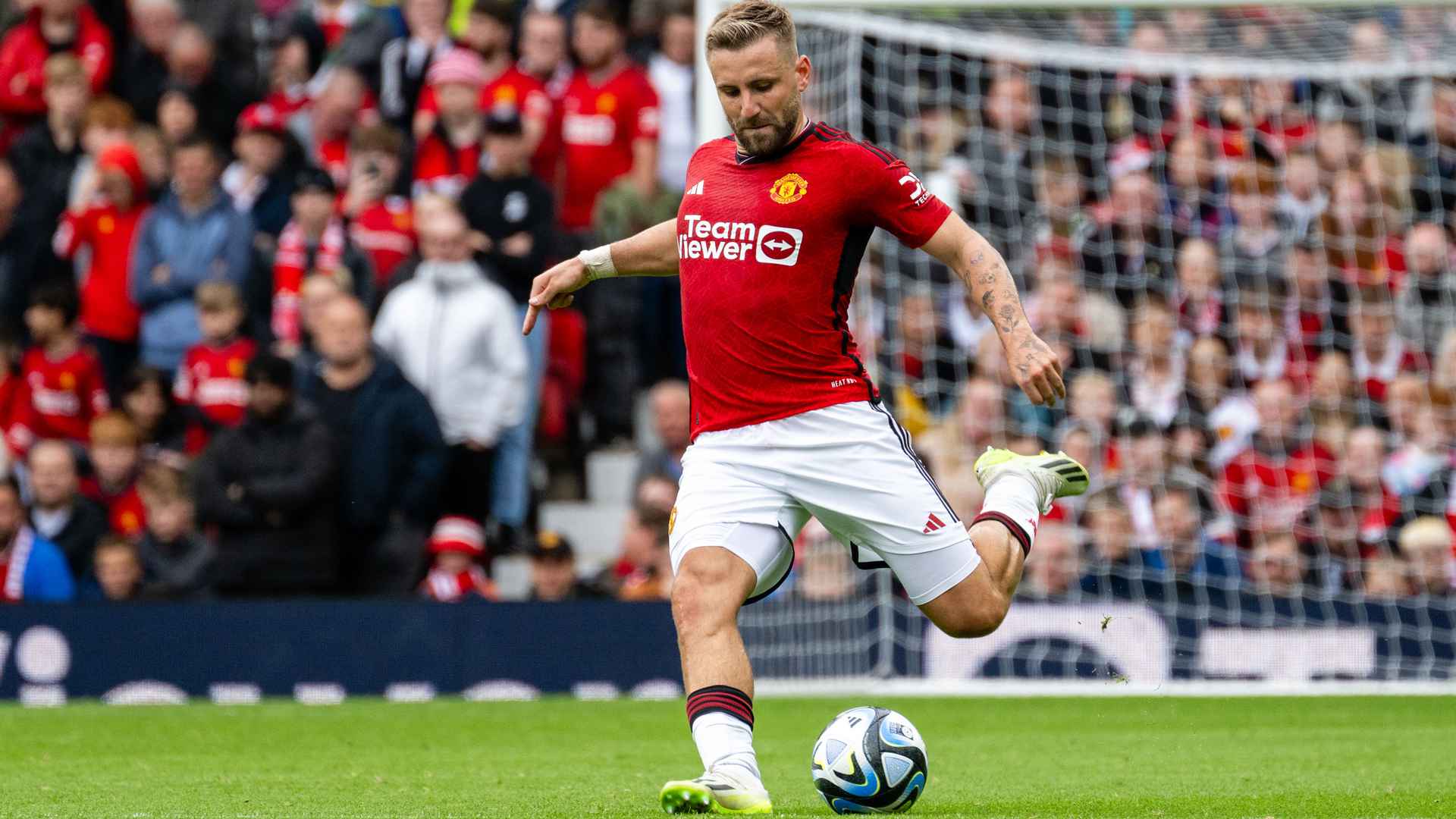 Cedera Lagi, Luke Shaw Diprediksi Absen hingga Akhir Musim