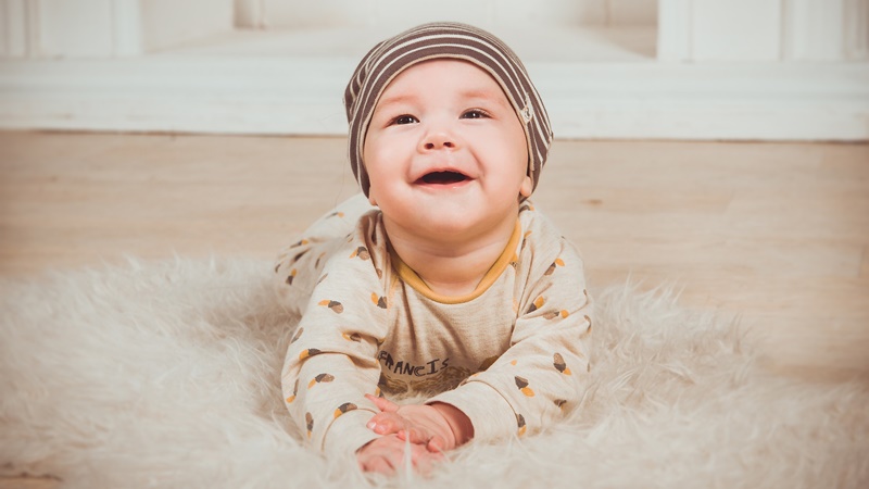 4 Cara Ampuh Stimulasi Bayi untuk Cepat Merangkak