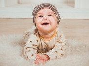 4 Cara Ampuh Stimulasi Bayi untuk Cepat Merangkak