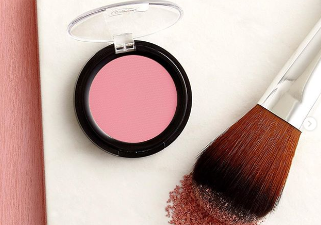Tips dan Cara Memilih Warna 'Blush On' yang Cocok dengan Warna Kulit