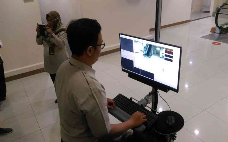 Petugas Bandara Adi Soemarmo Solo