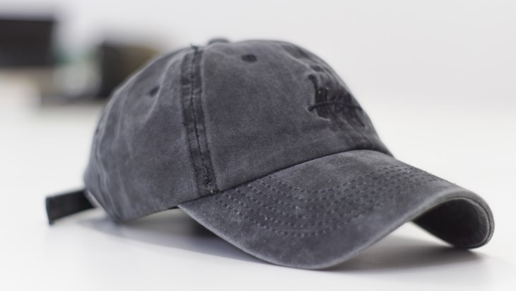 Cara Benar Mencuci Baseball Cap