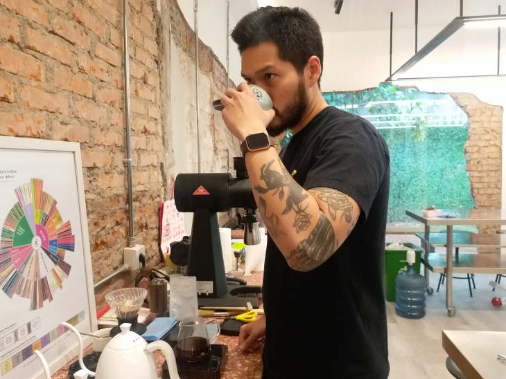 Mikael Jasin menjelaskan kebiasaan ngopi orang Australia da Indonesia mirip (Foto: MP/ Iftinavia Pradinantia)