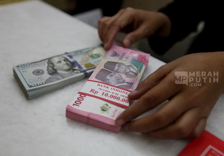 Dolar AS Tersungkur, Rupiah Terbang Tinggi Berkat Keputusan Kontroversial Trump!
